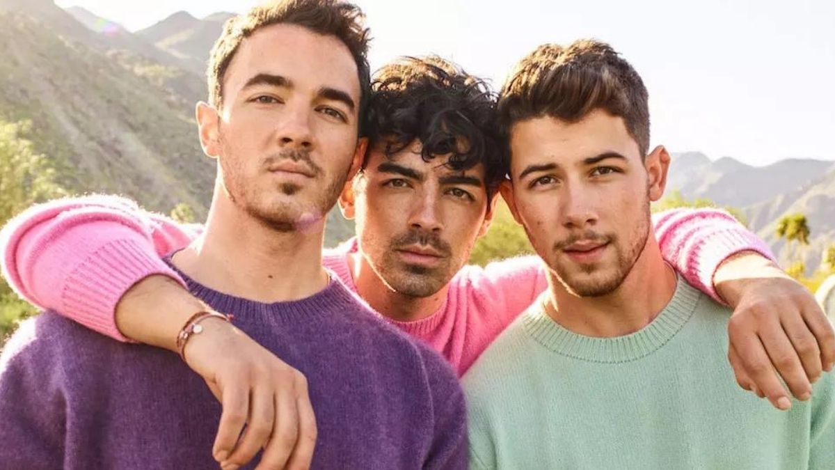 Jonas Brothers' Biography, Rise Of The Band, Timeline, Latest Single, Live Shows!