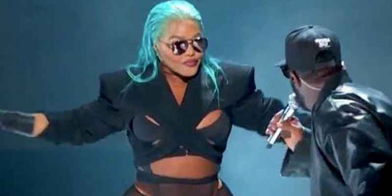 Lil' Kim Slays  BET Awards 2022 Performance In Crop Top & Tights