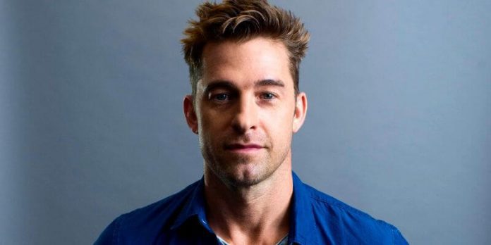 Scott Speedman Says Water Keeps Him Healthy And Young