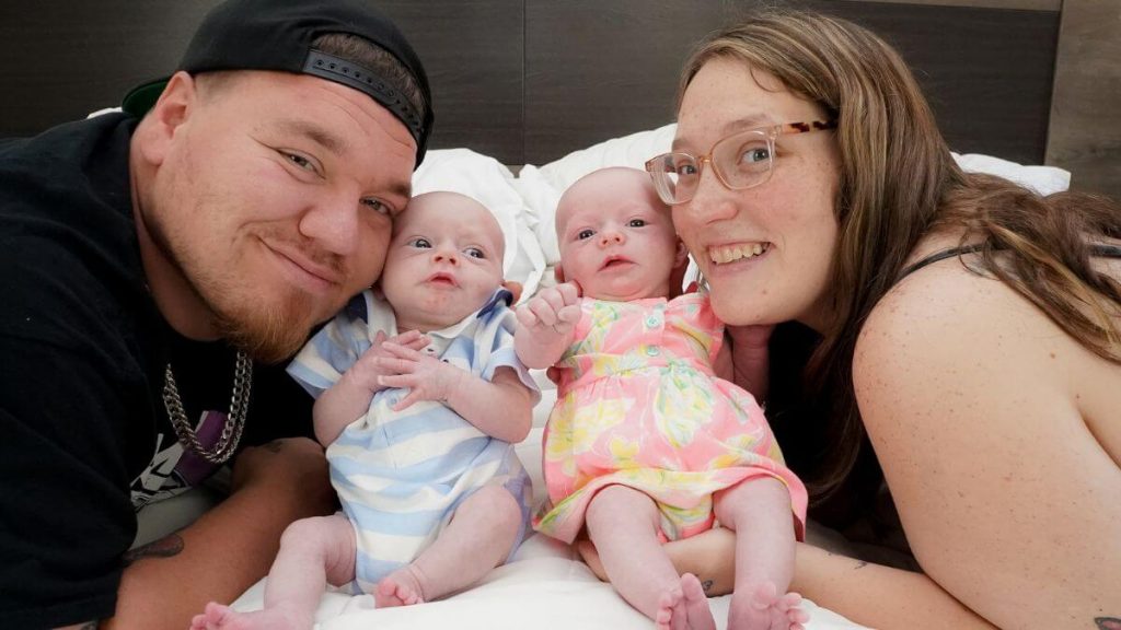 Twin Babies Cute Family Photo With Honey Boo Boo
