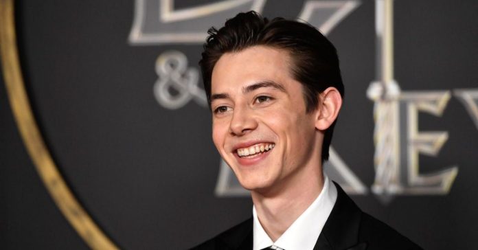 Griffin Gluck Net Worth, Age, Height, Girlfriend, And Biography, And More
